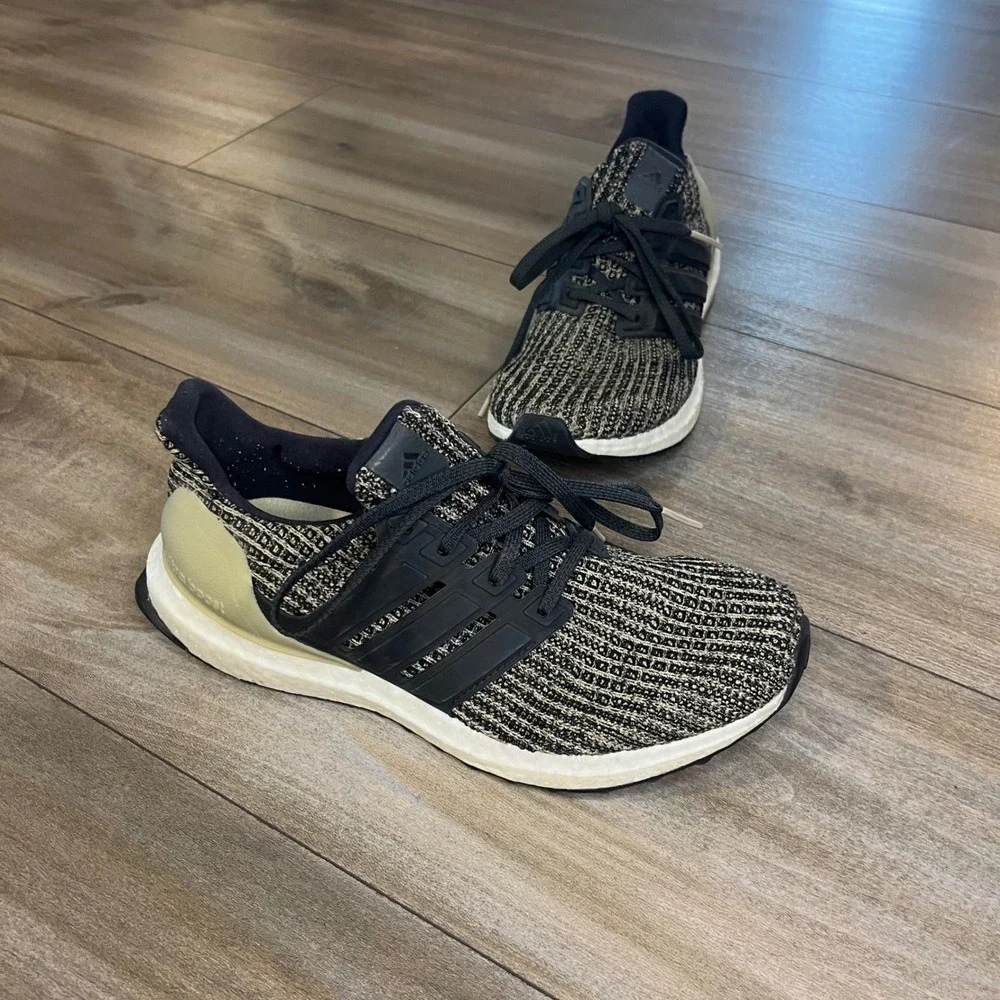 Adidas Ultra Boost 4.0 Running Shoes Women's Size 7.5 or Men‎ 6 Knit Sneakers